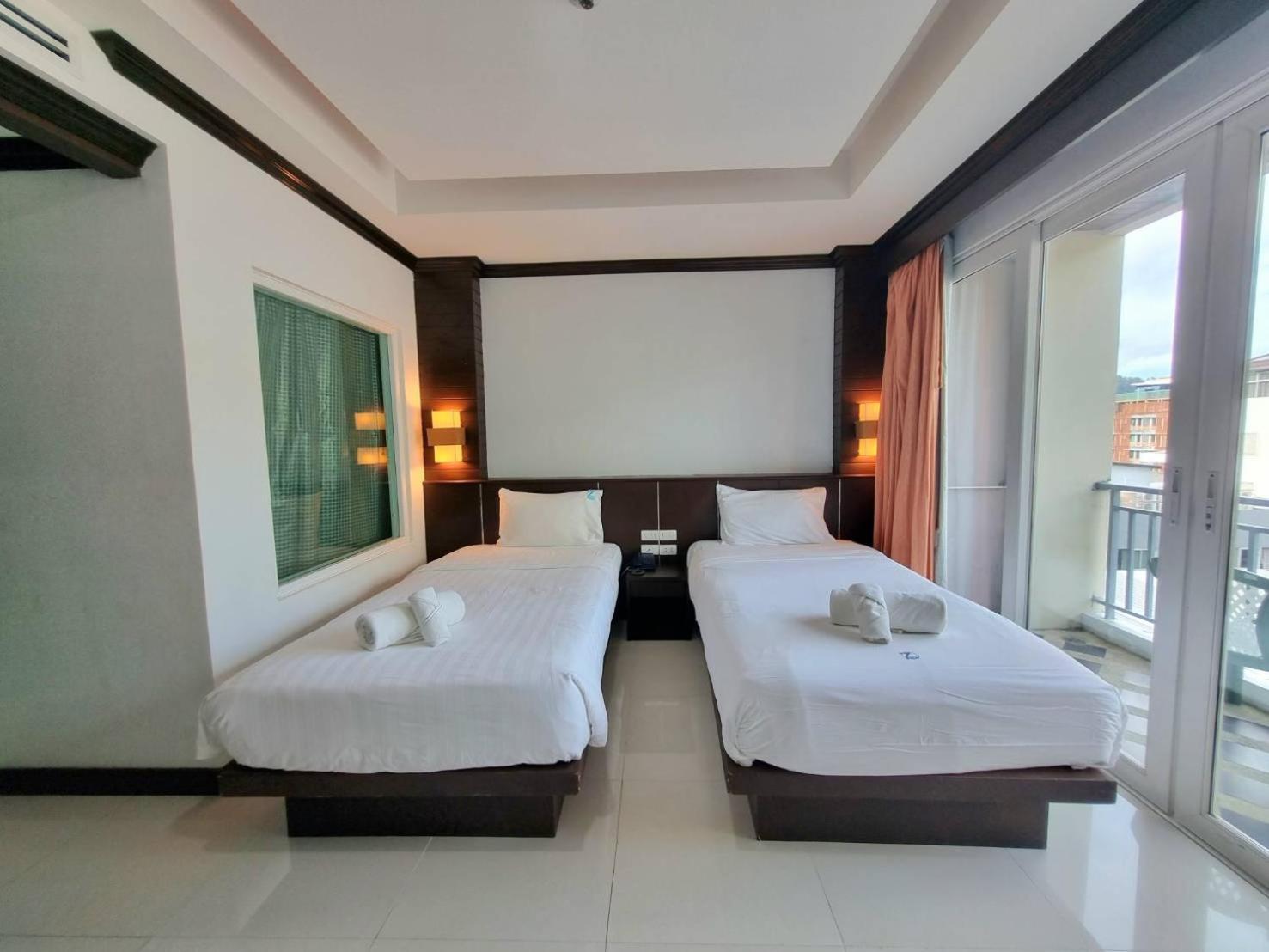 Hotel 77 & 3*