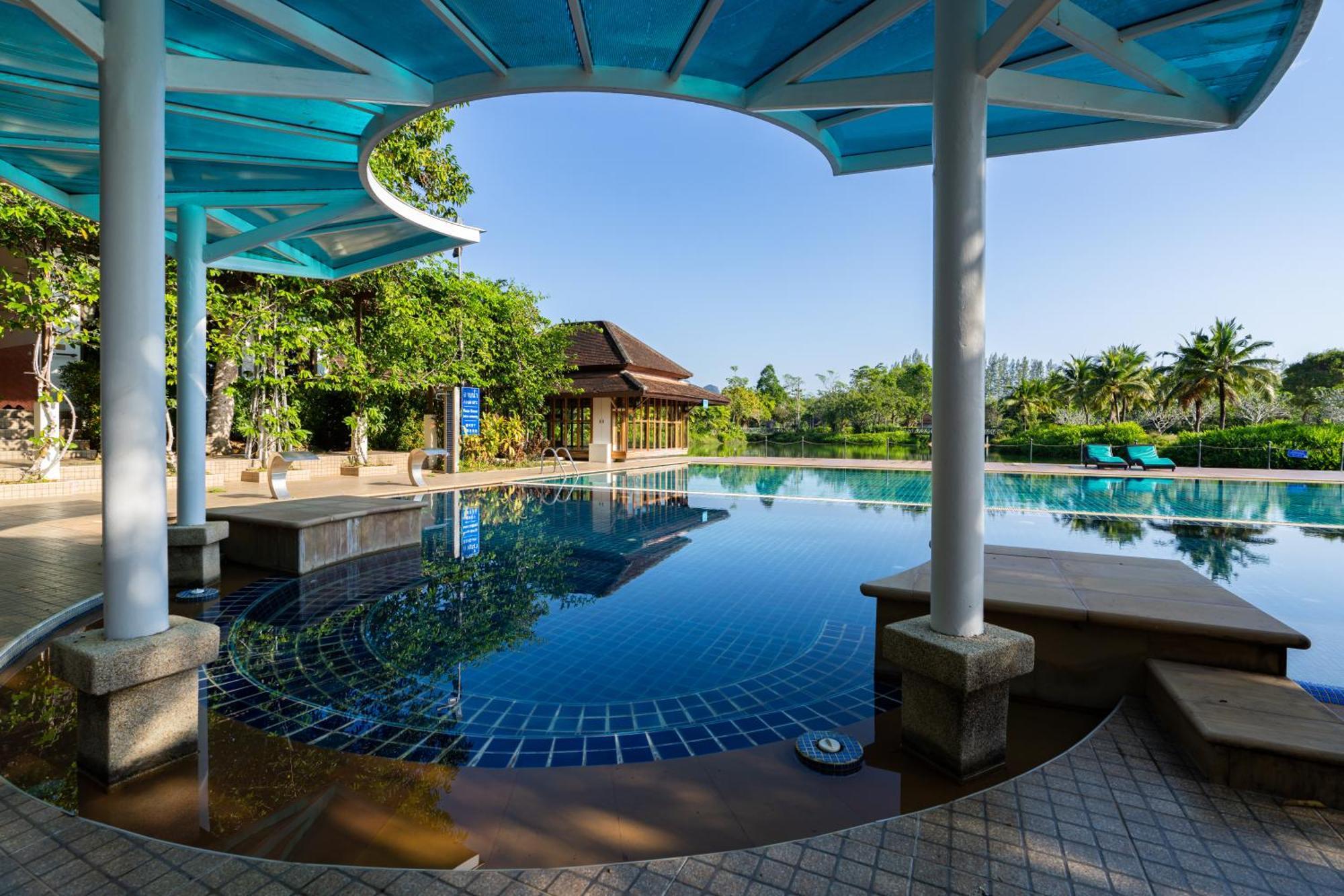 Pool 5*