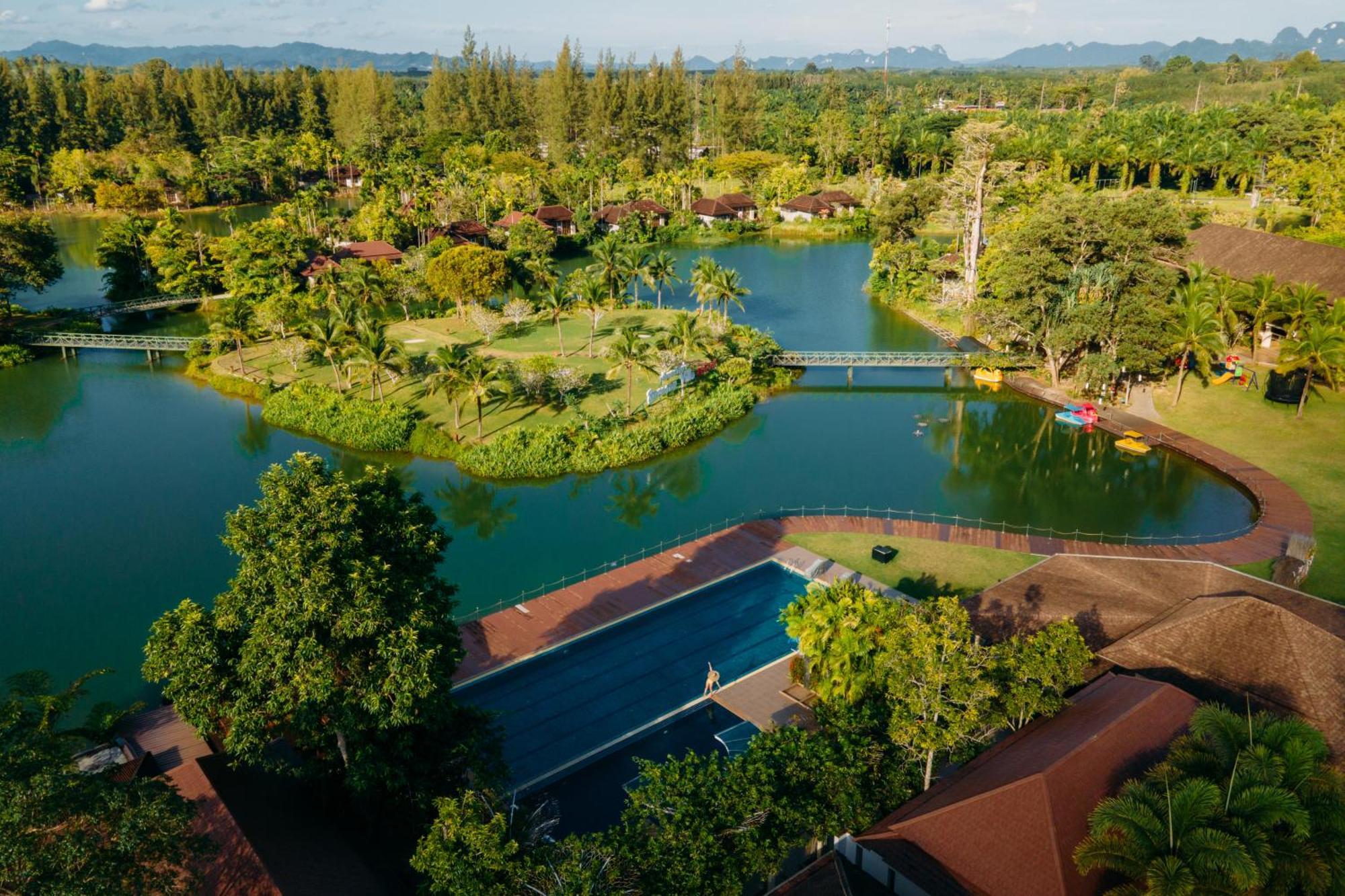 Pool 5* Bor Saen