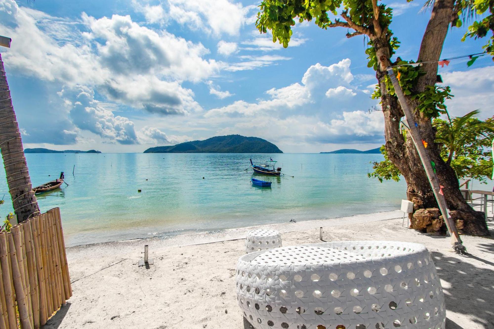 Pousada 【beach Front】海景沙滩别墅，私人泳池，免费早餐，女佣每日清洁，生活方便交通便利 Phuket
