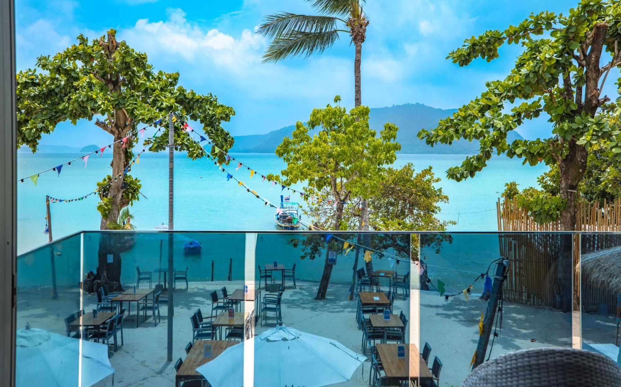 Pousada 【beach Front】海景沙滩别墅，私人泳池，免费早餐，女佣每日清洁，生活方便交通便利 Phuket