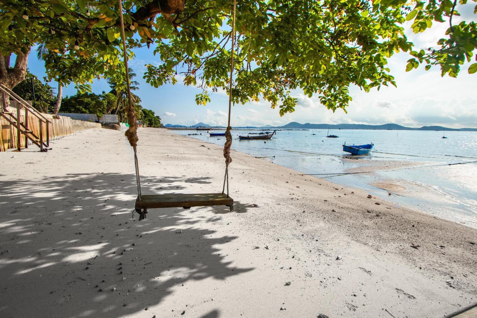【beach Front】海景沙滩别墅，私人泳池，免费早餐，女佣每日清洁，生活方便交通便利 Pousada *