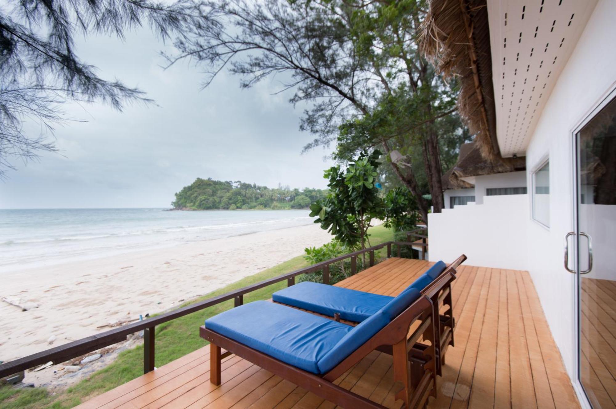 Twin Bay Resort