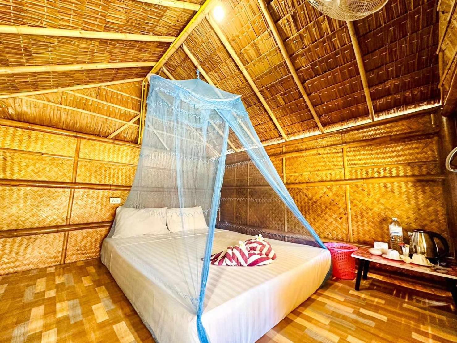 Check In Lanta Resort *