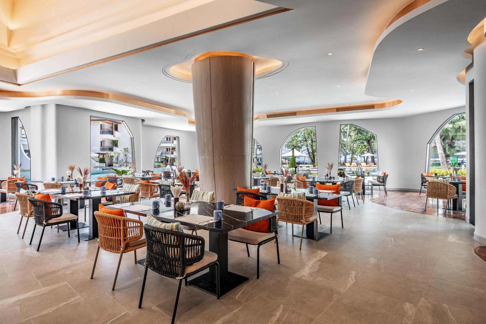 Resort Amora Phuket 5*