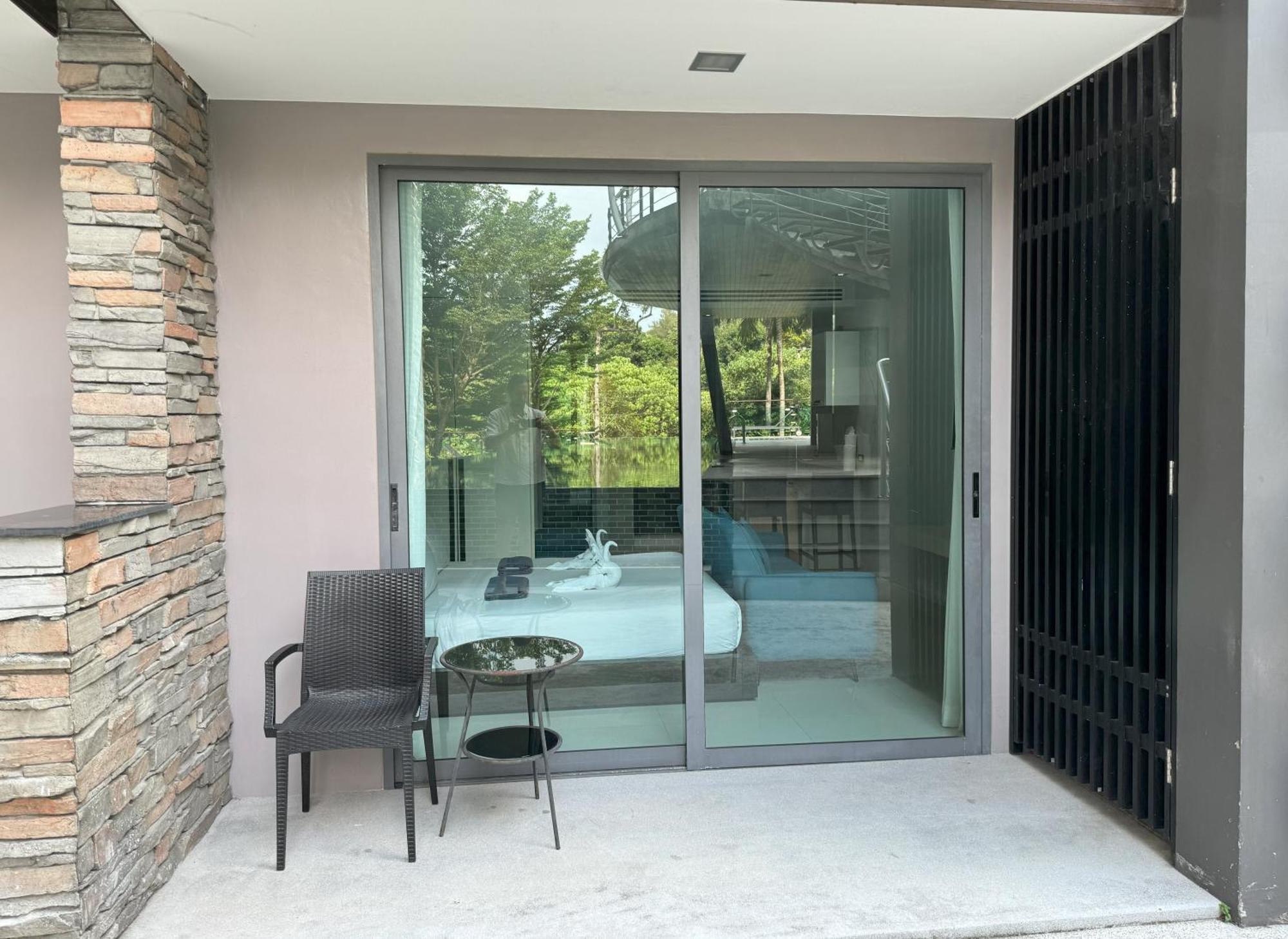 Private At Emerald Terrace Apartamento