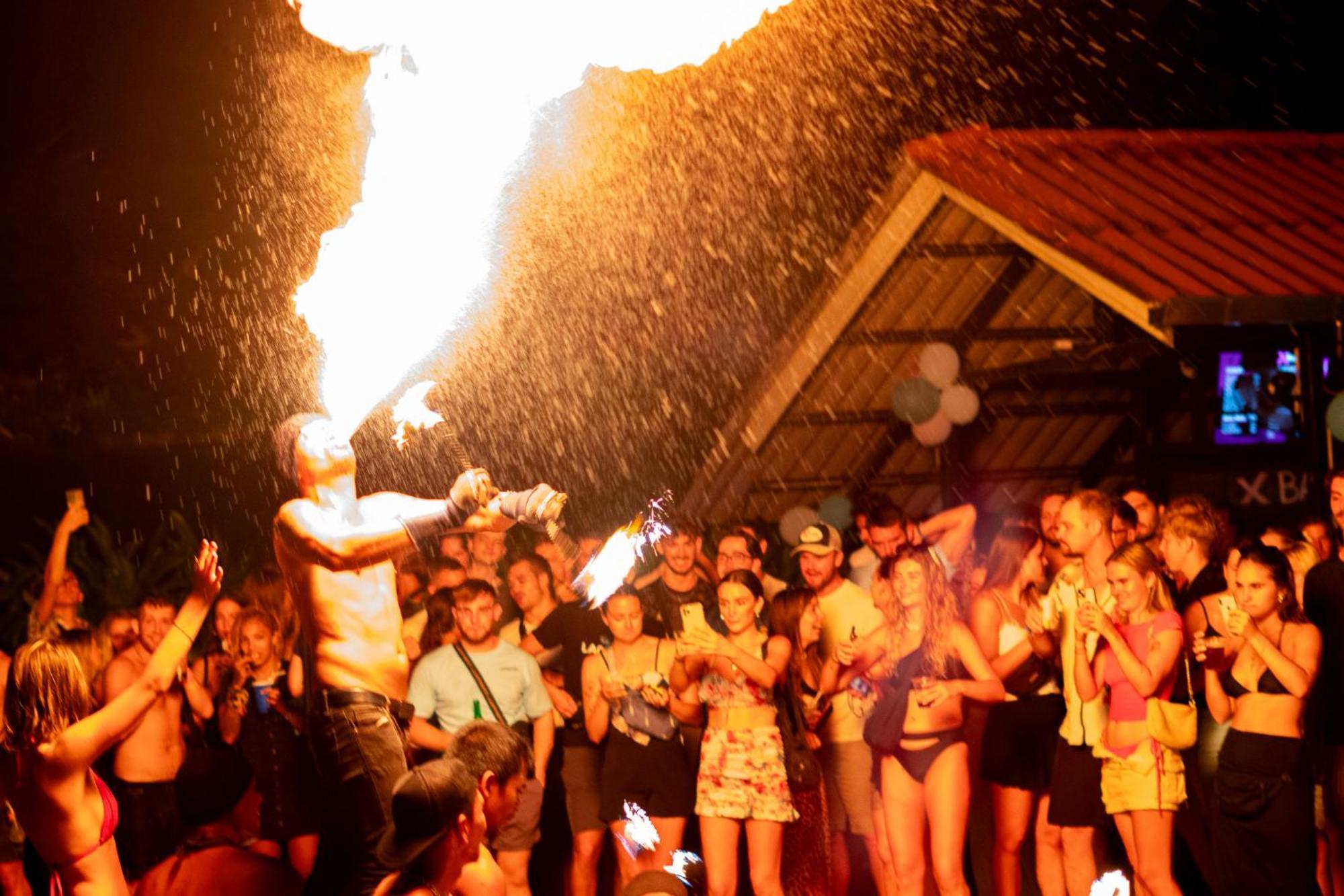 Base Party Hostel Ao Nang