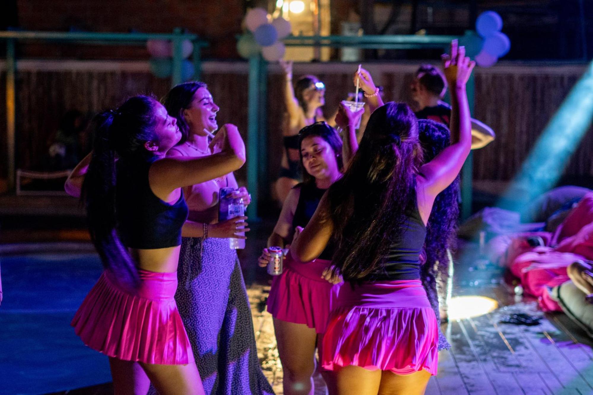 Base Party Hostel *