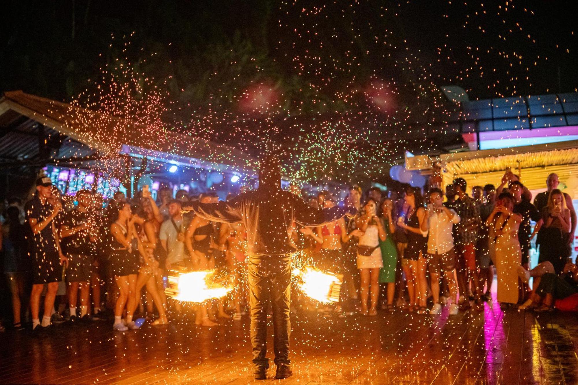 Base Party Hostel Ao Nang