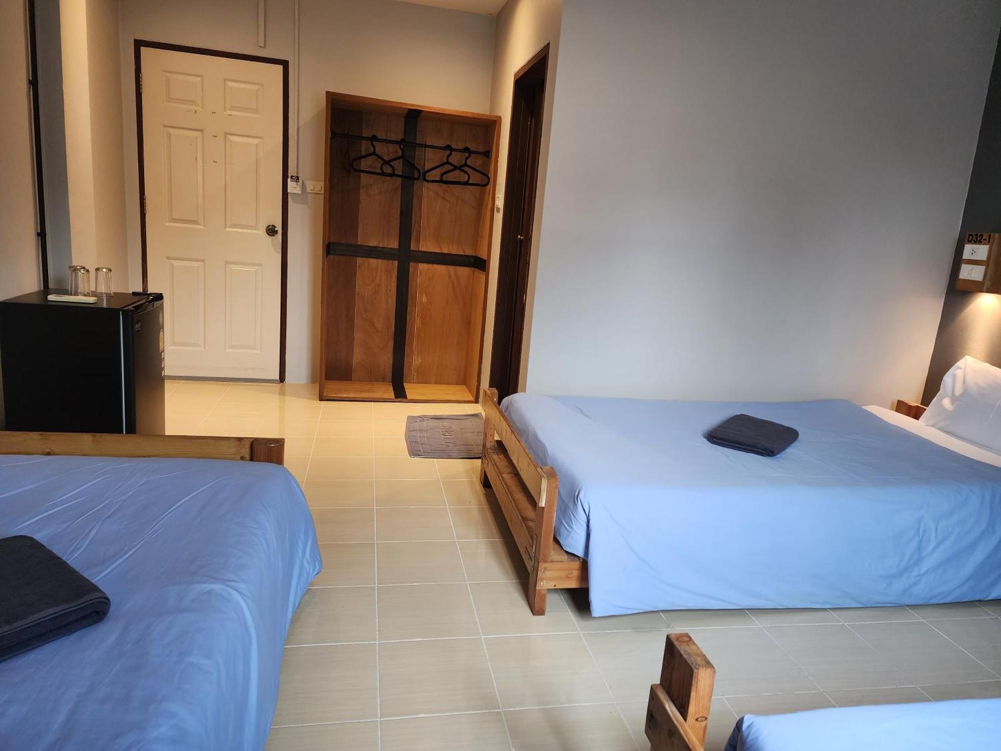 Albergue Dfeel House *