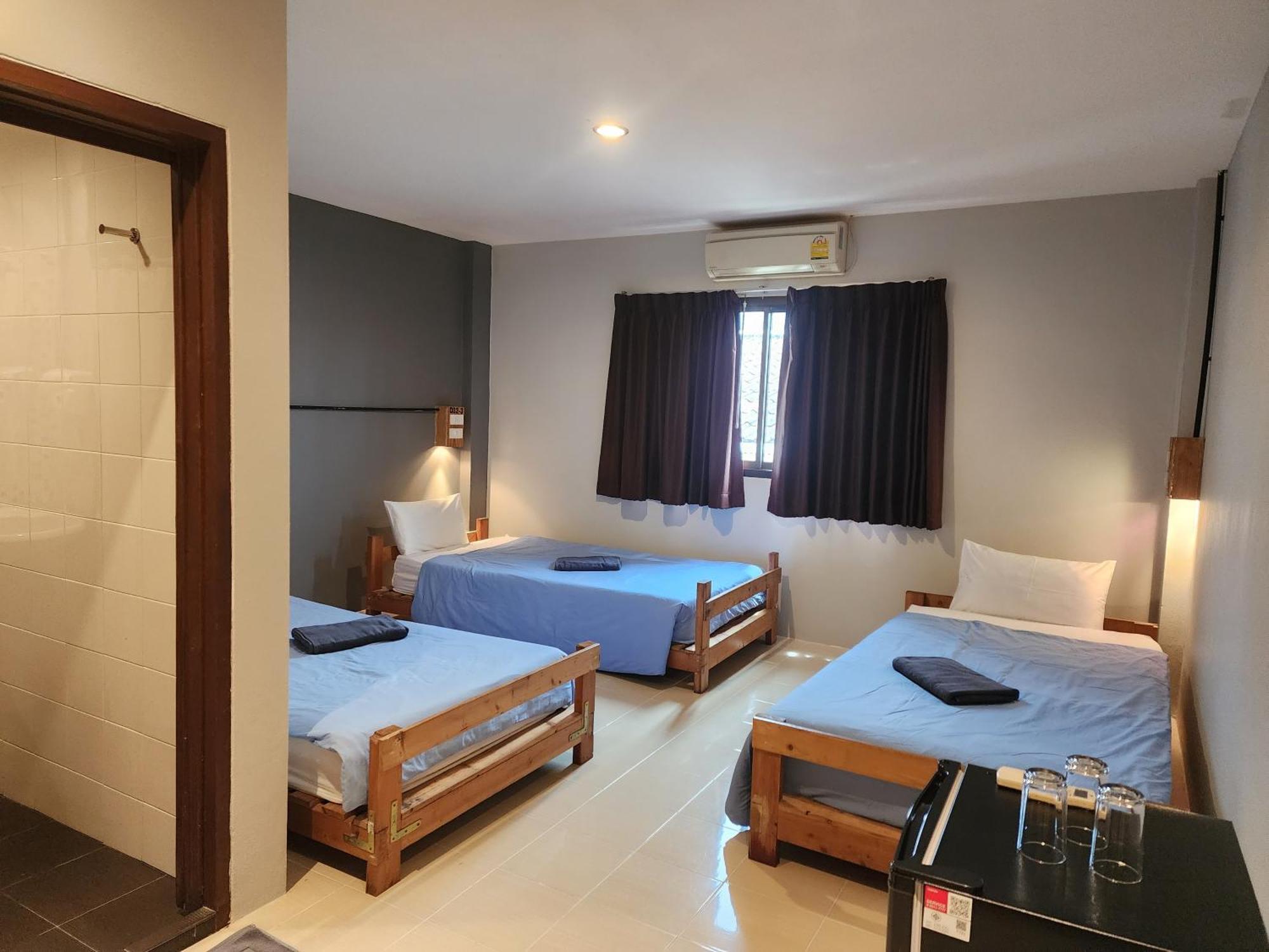 Albergue Dfeel House *