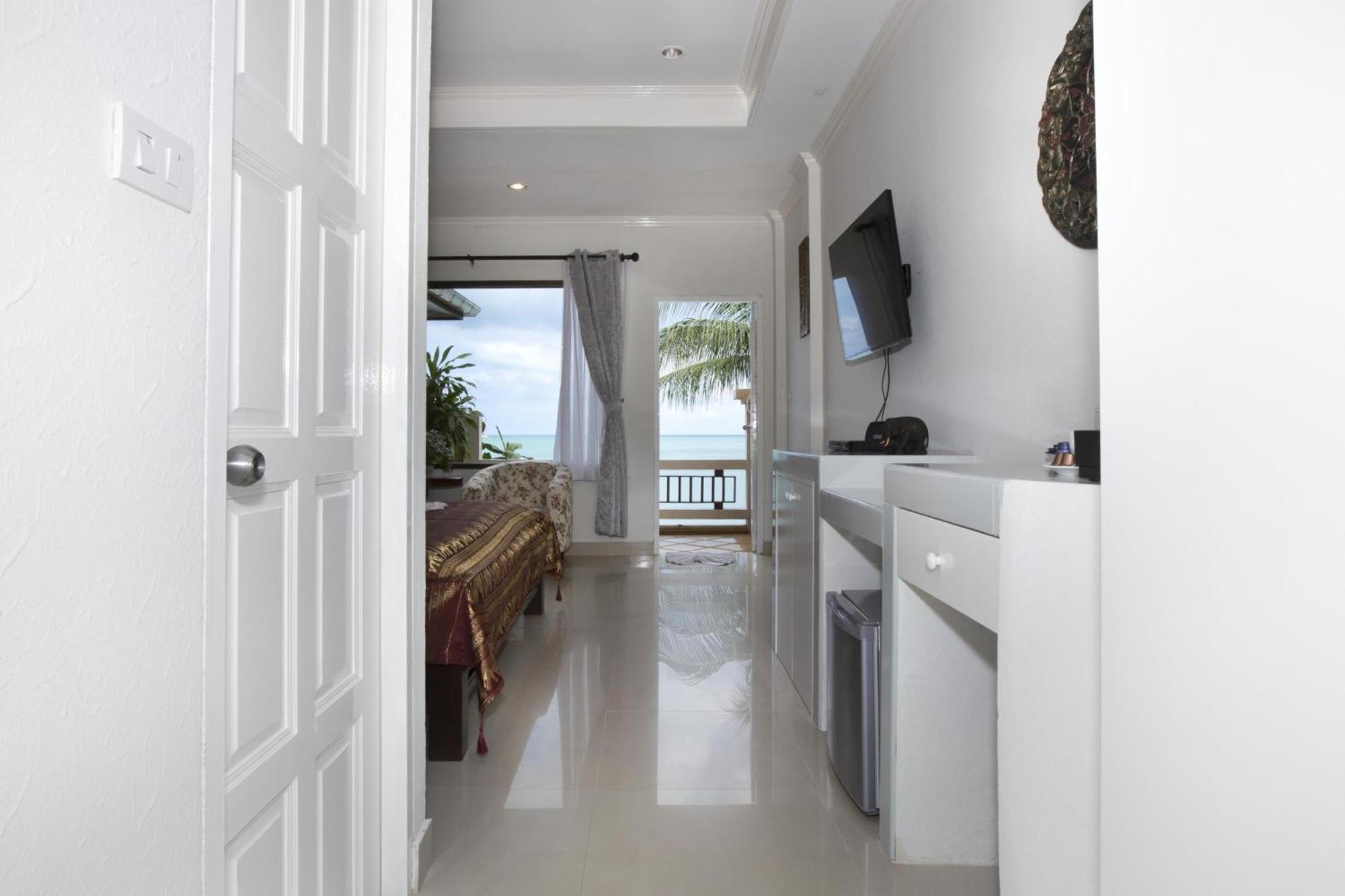Crystal Bay Resort 3*