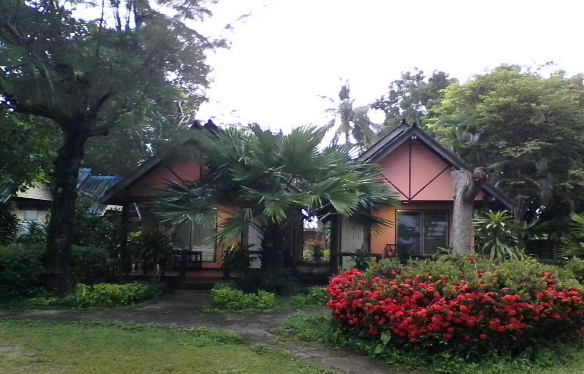 Lanta Sunny House Resort