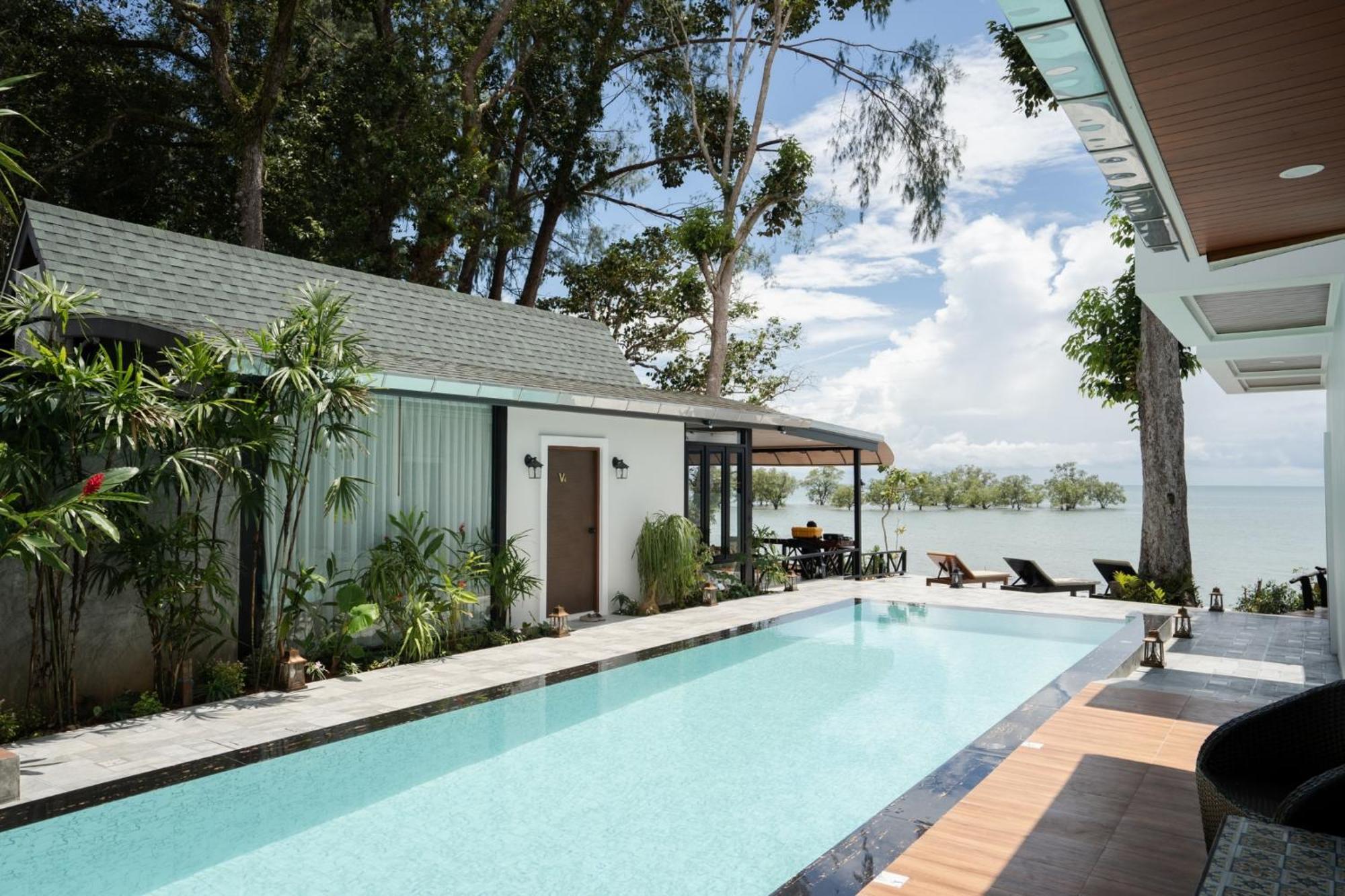 Beachhouse Pool