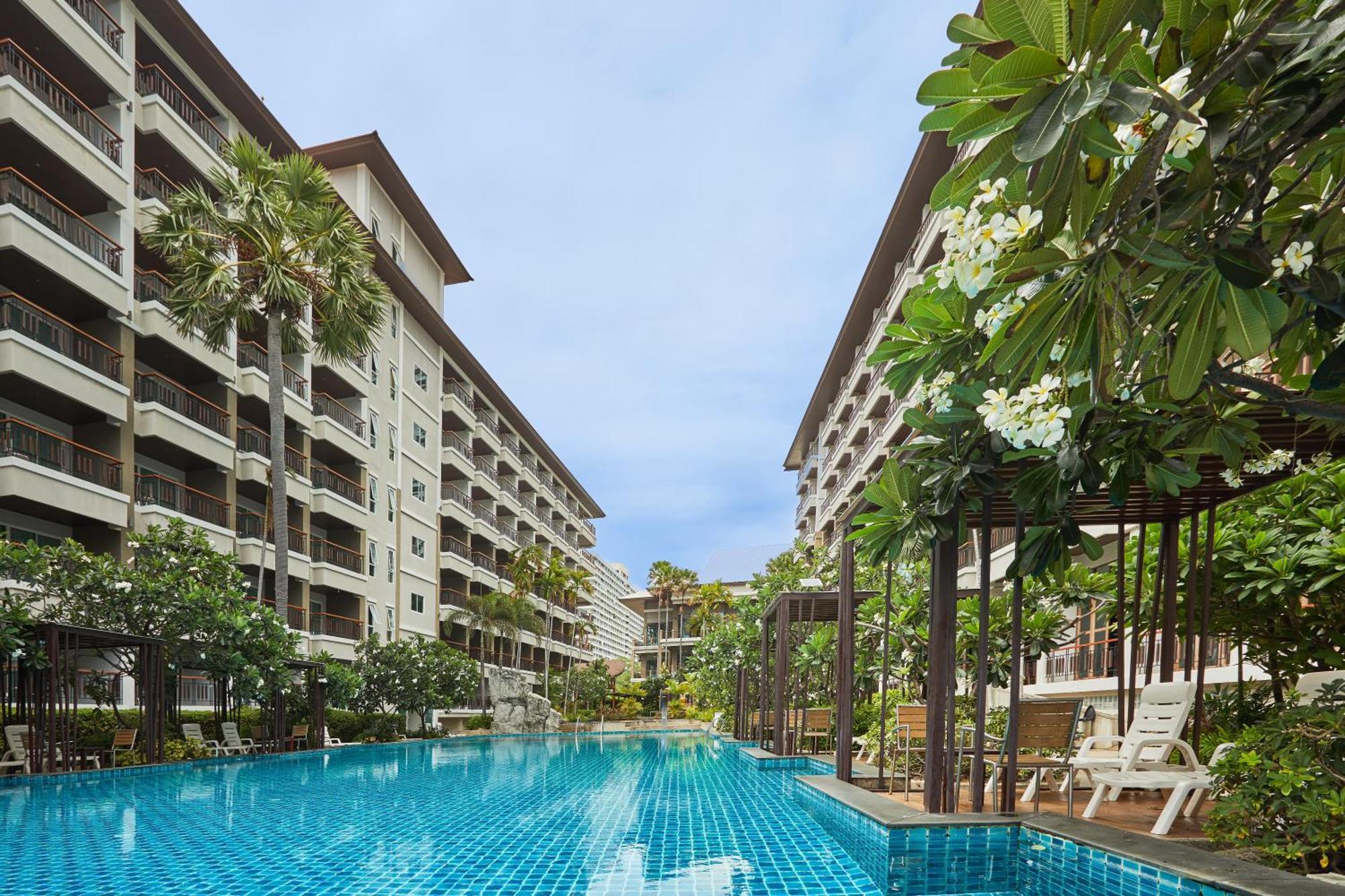 Welcome World Beachfront 4* Pattaya
