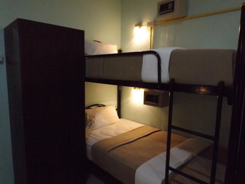 Lanta Long Hostel *