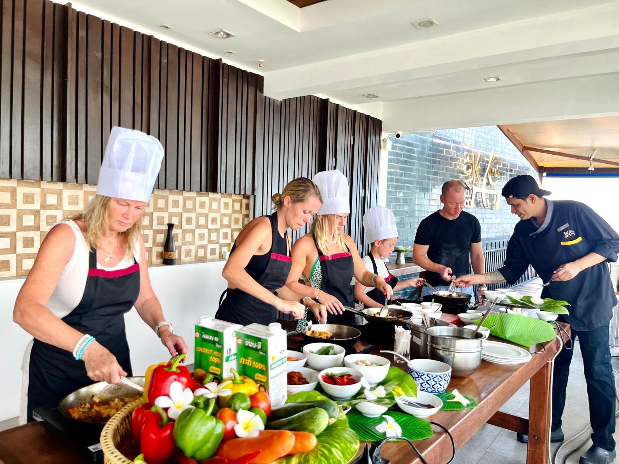Kc Club & Pool Hotel 4*