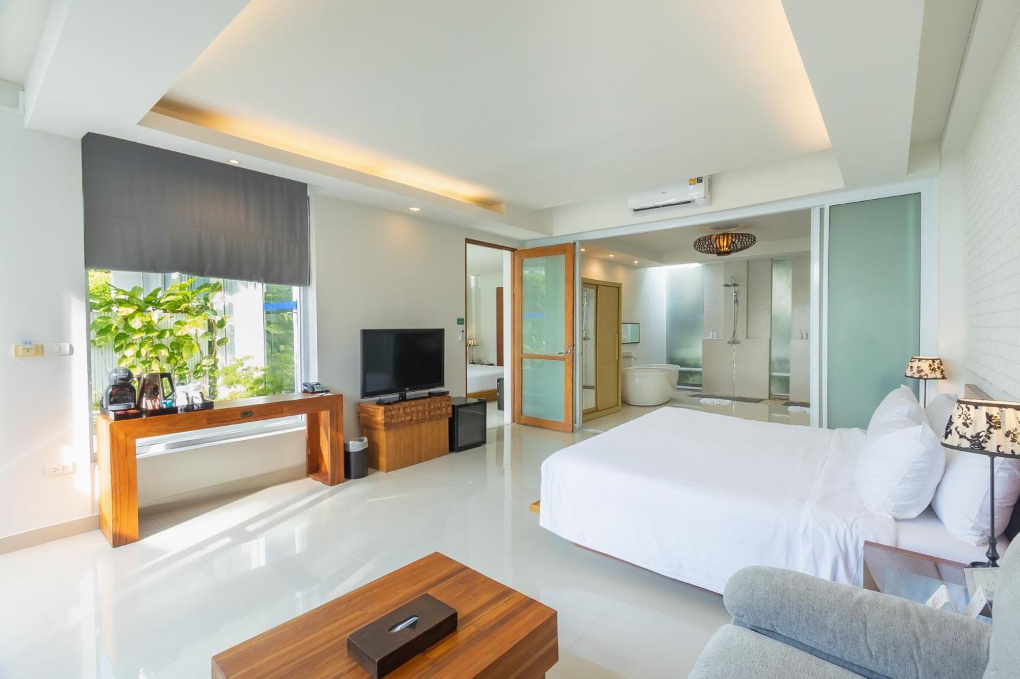 Kc Club & Pool Hotel