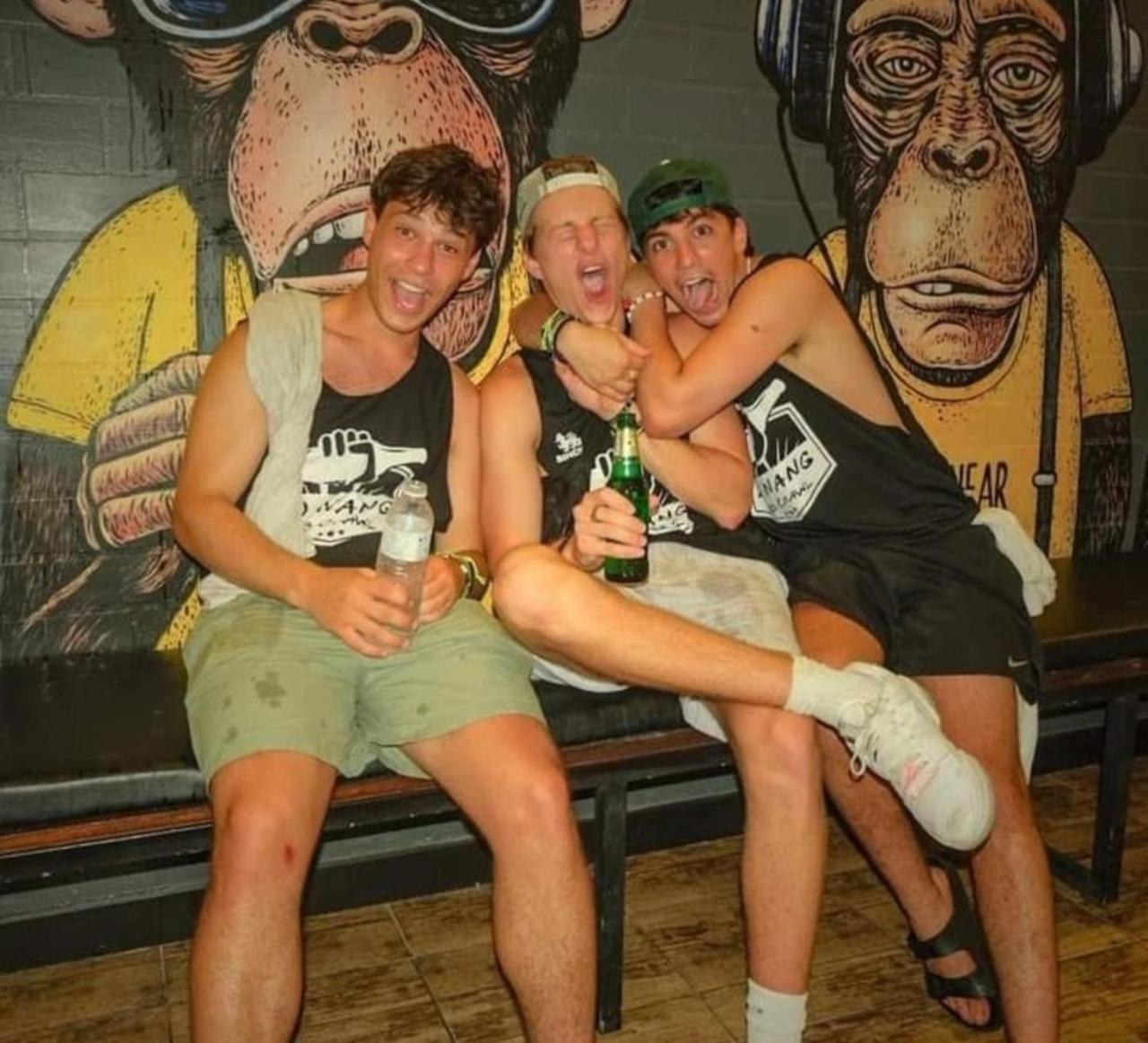 Balcony Party - 18-40 (adults Only) Hostel