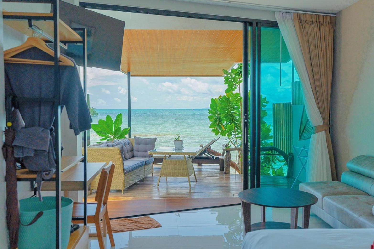 Beachhouse Pool Krabi