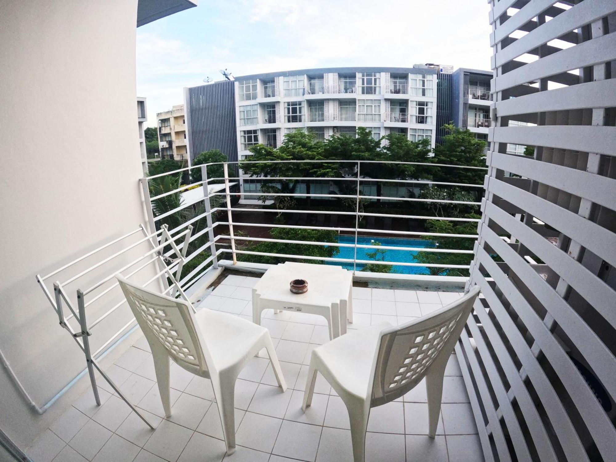 At Seacondo-studio-b26 Apartment