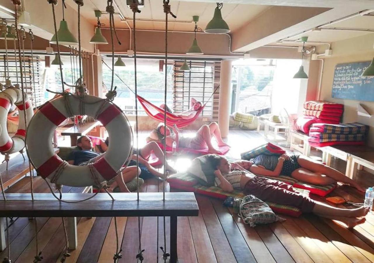 Non La - Bed & Yoga Hostel Koh Lanta