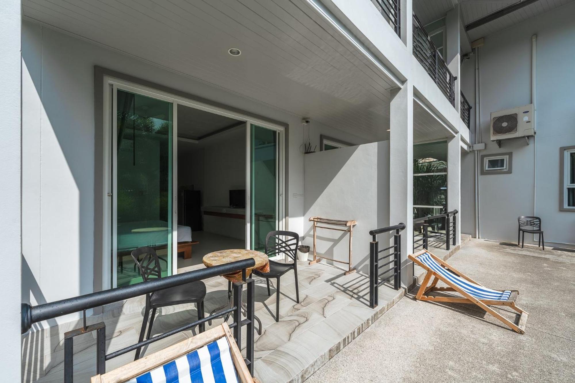 Little Hill Aparthotel