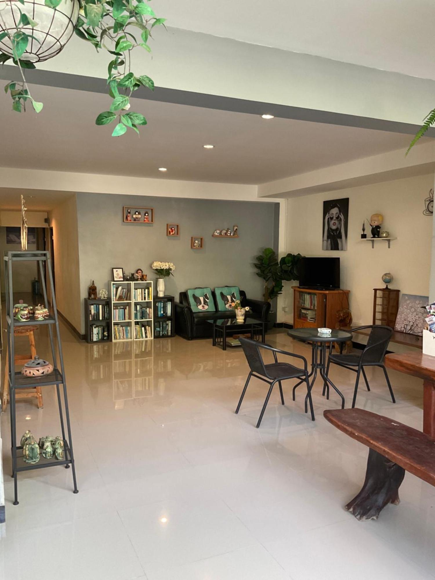 Wake Up @lanta : Cafe Hostel