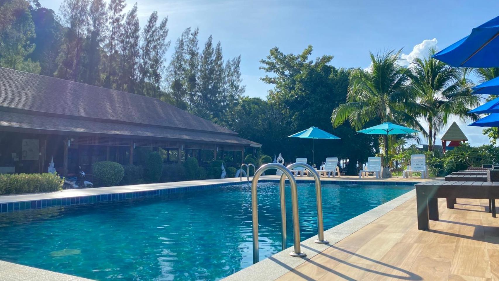 Paradise Resort 3*