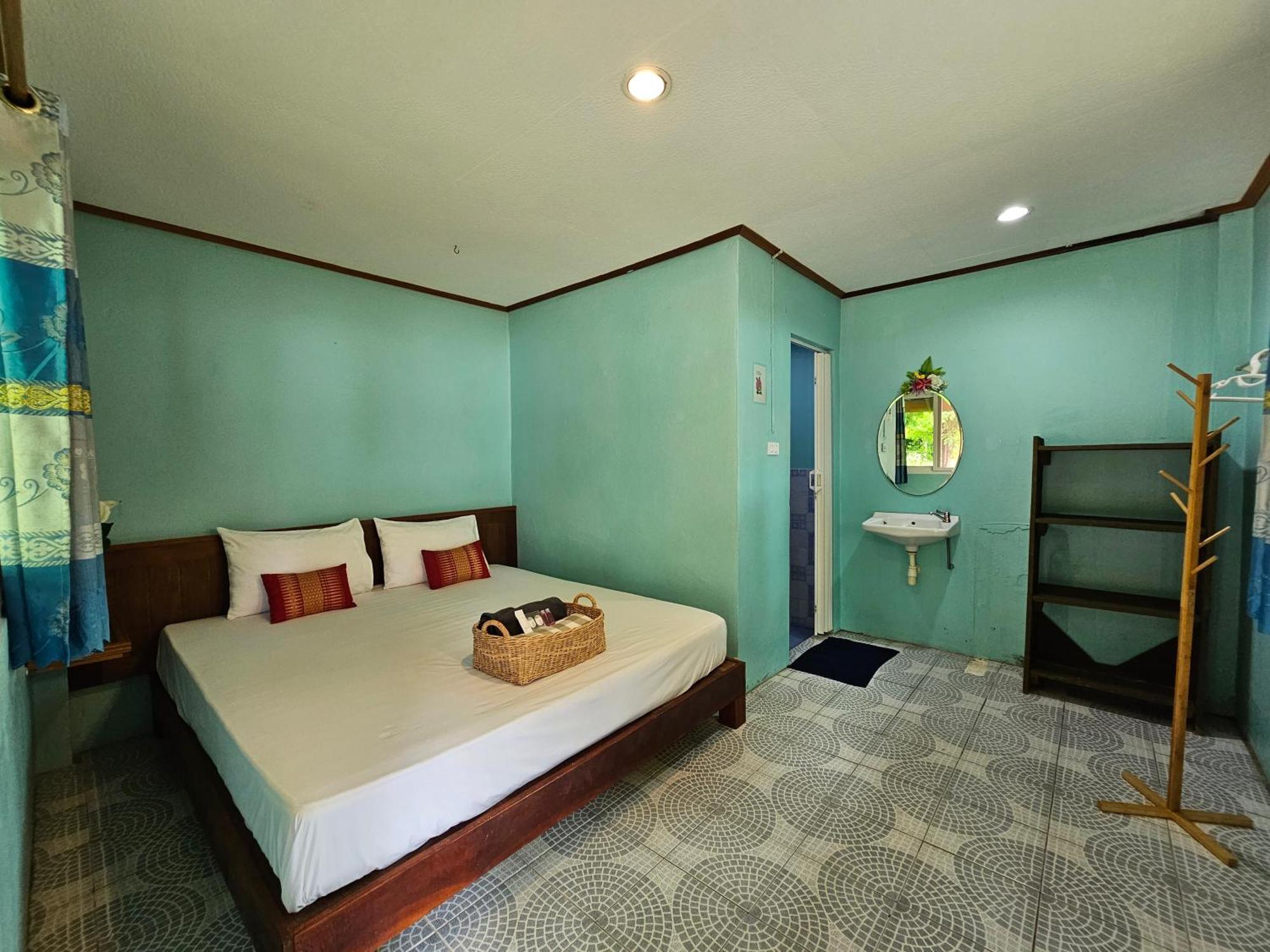 Kaimuk Thong Resort Koh Ngai