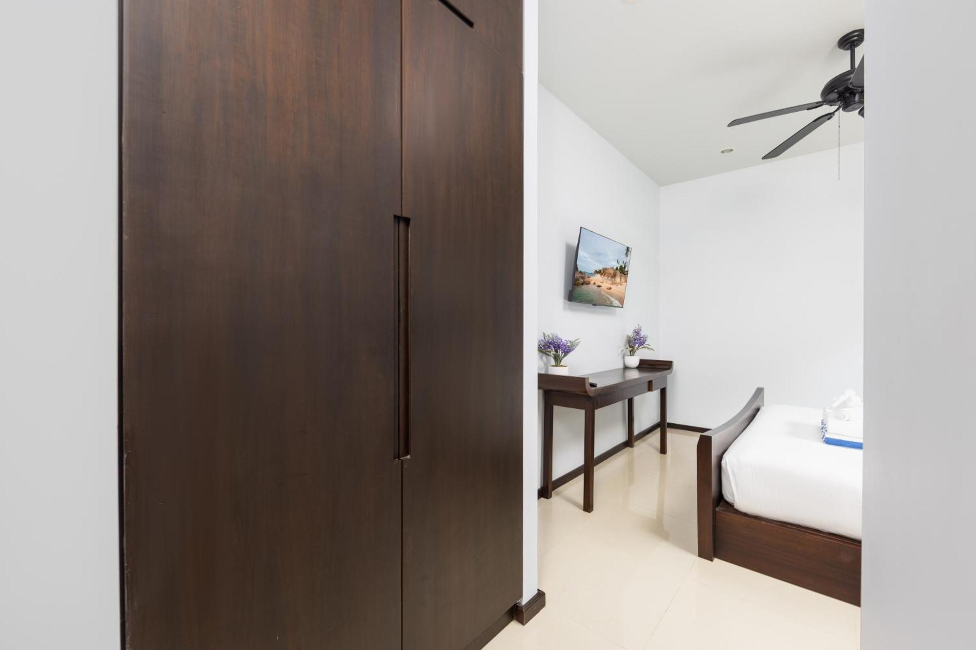 Hahana | 3 Bedroom Private Pool In Popular Kokyang Estate | 3 Min To Naiharn Villa *