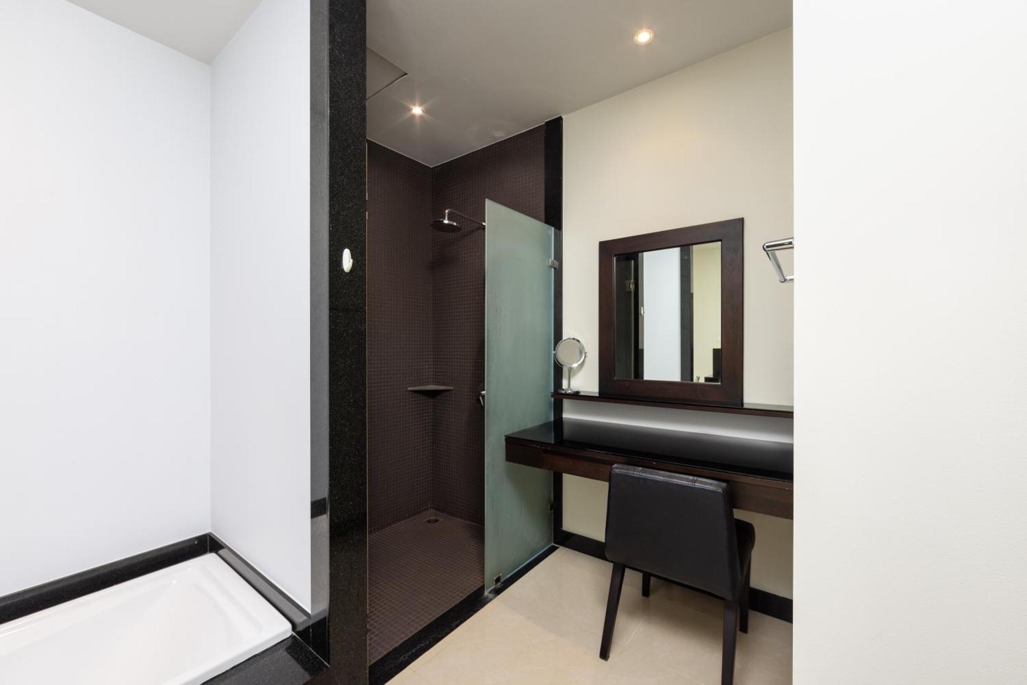 Villa Hahana | 3 Bedroom Private Pool In Popular Kokyang Estate | 3 Min To Naiharn Rawai