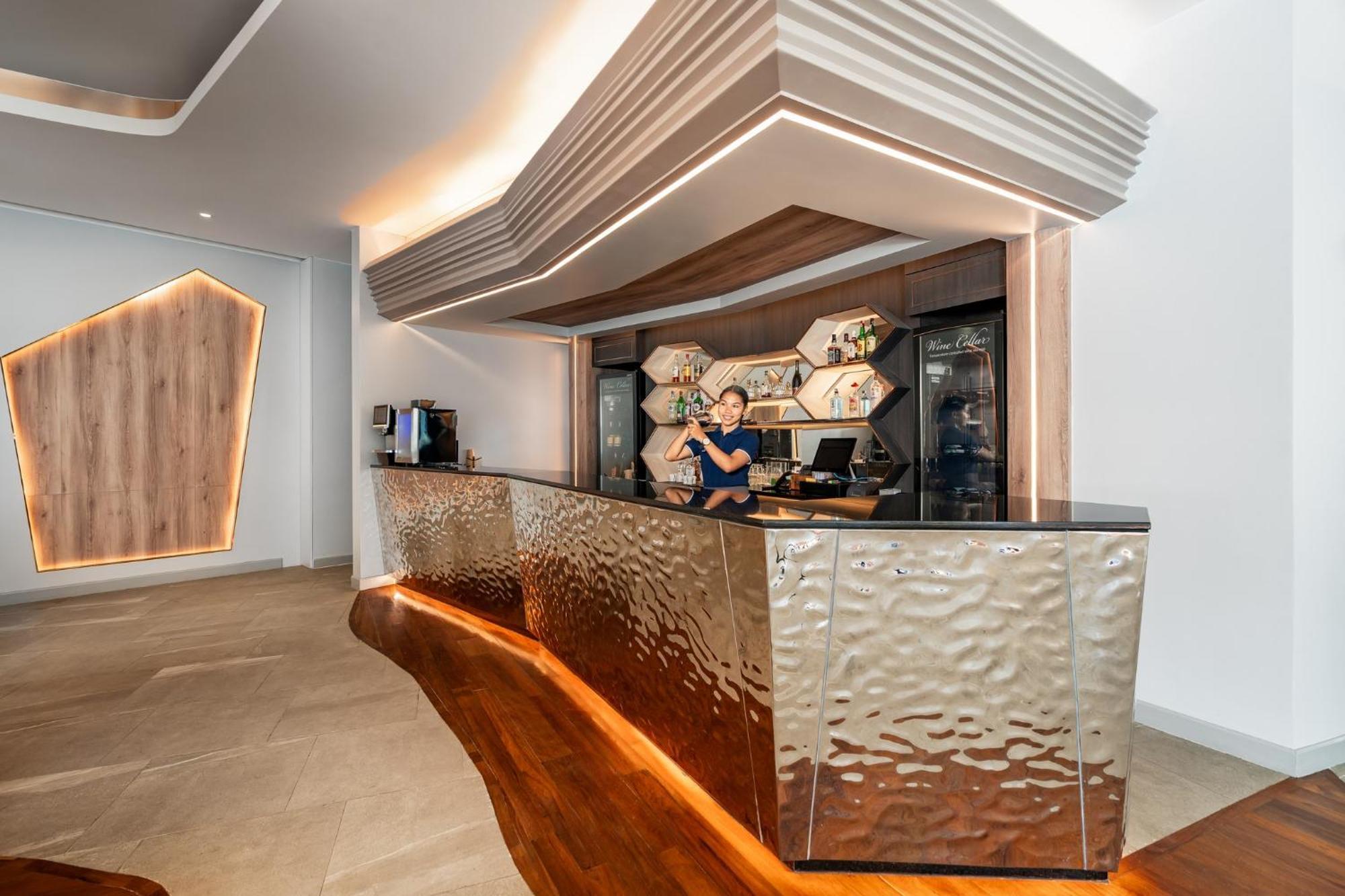Resort Amora Phuket 5*