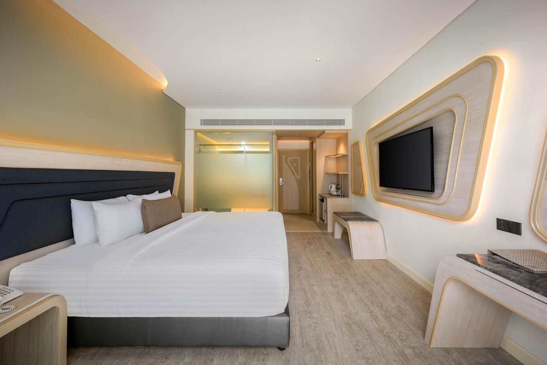 Amora Phuket 5*
