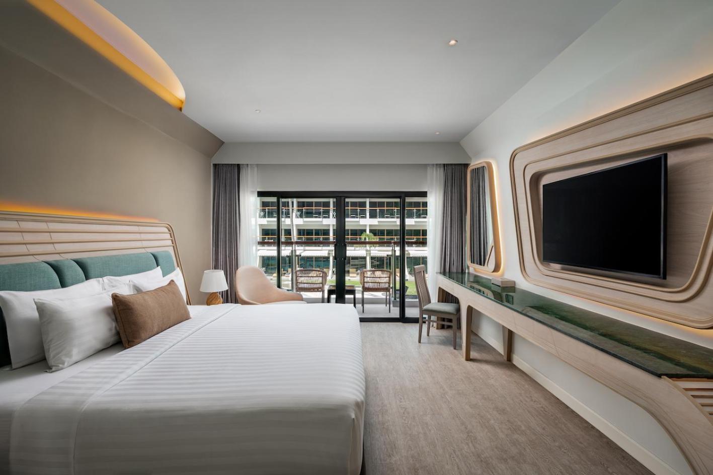 Resort Amora Phuket 5*