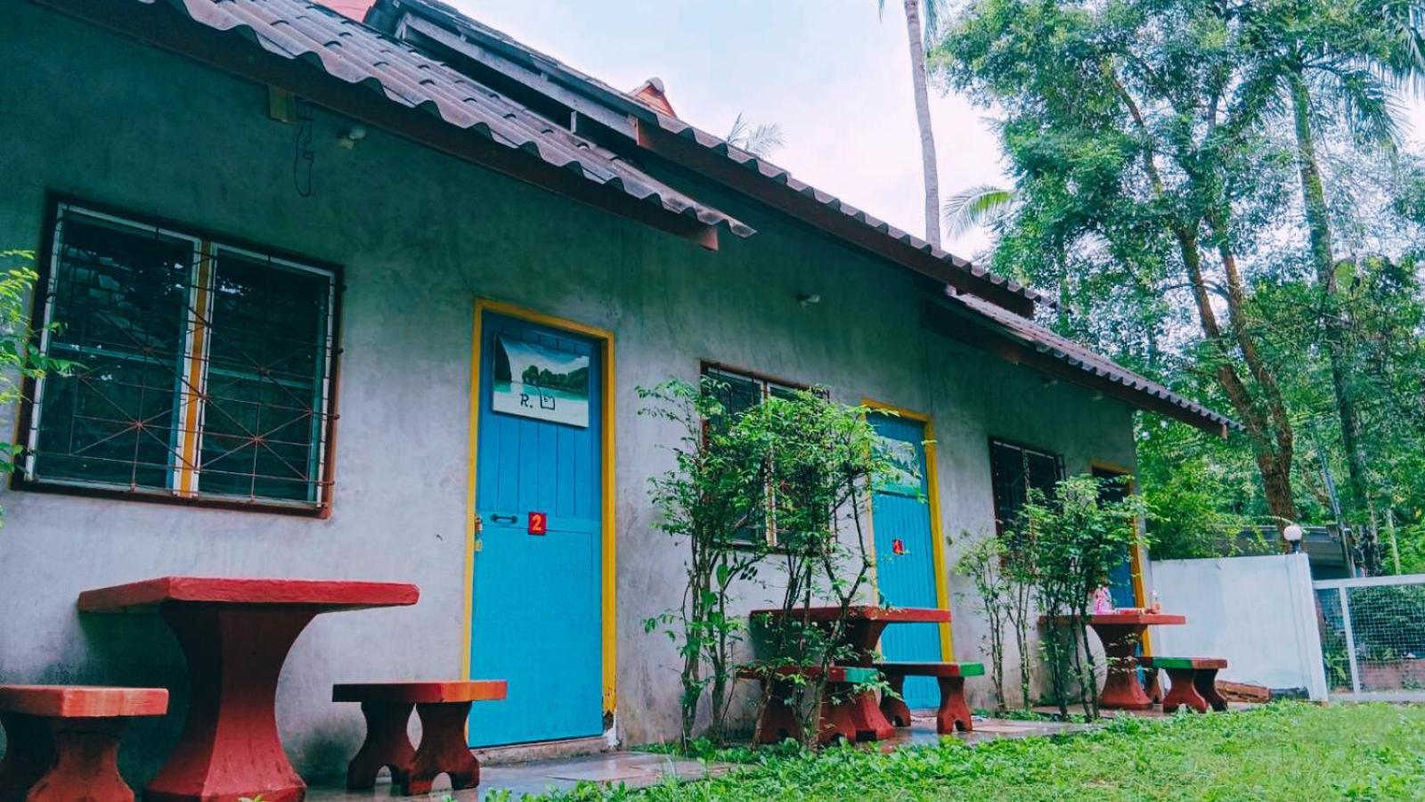 Hello Me Me Bungalow