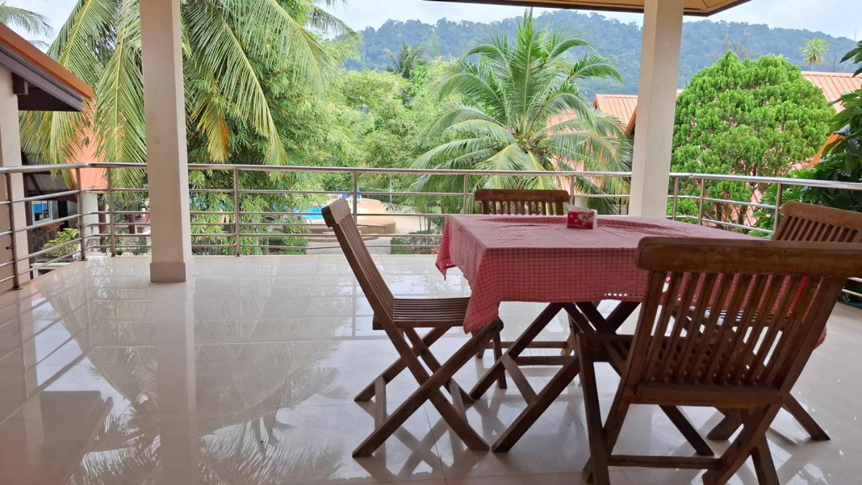 Hotel Lanta Summer House 1