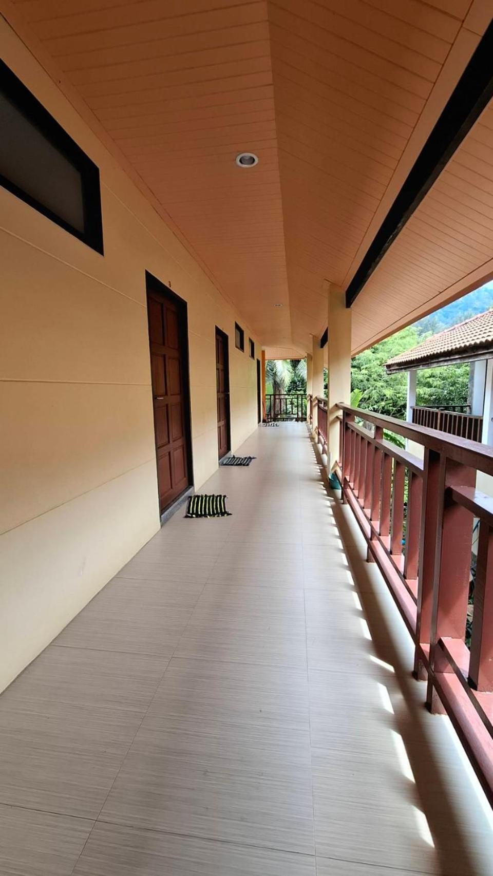 Lanta Summer House 1 Hotel