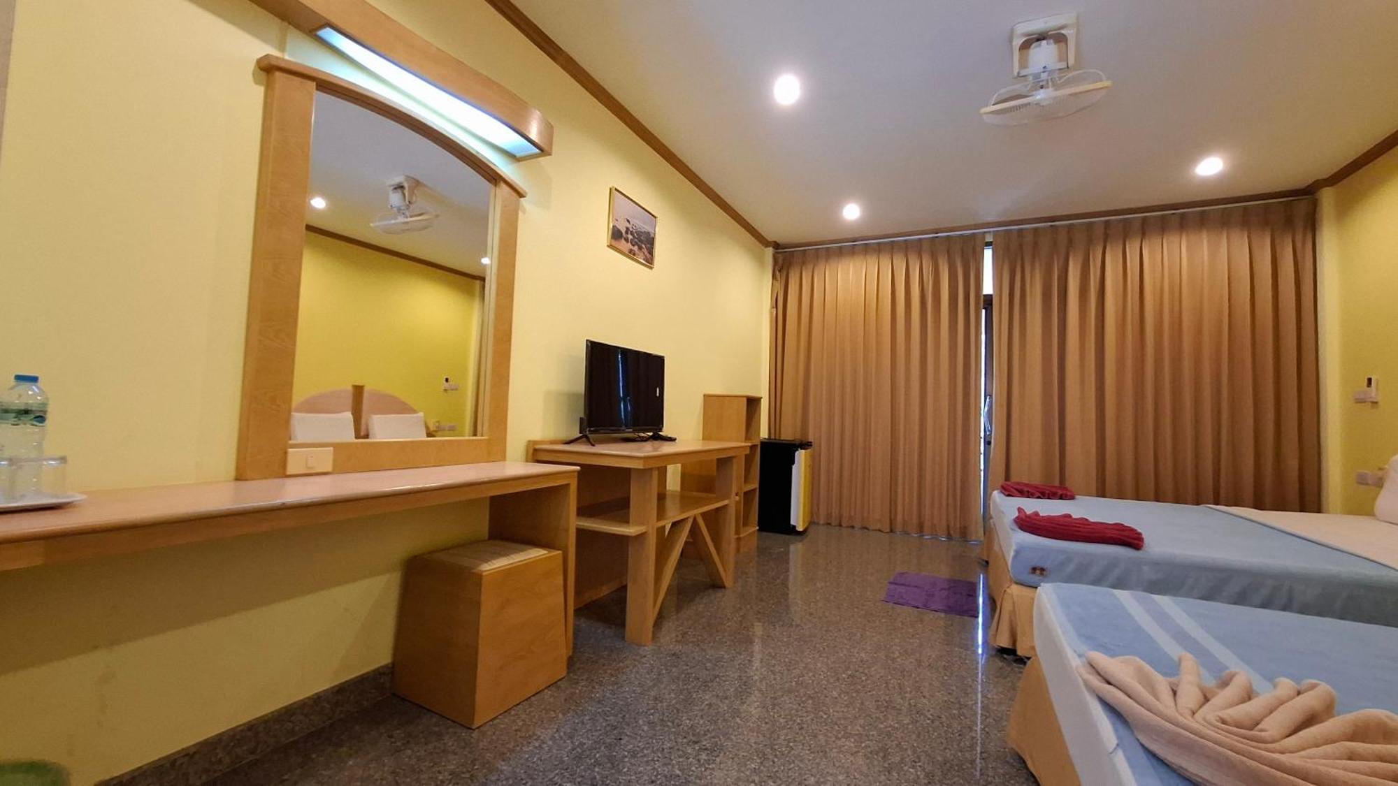 Lanta Summer House 1 Hotel