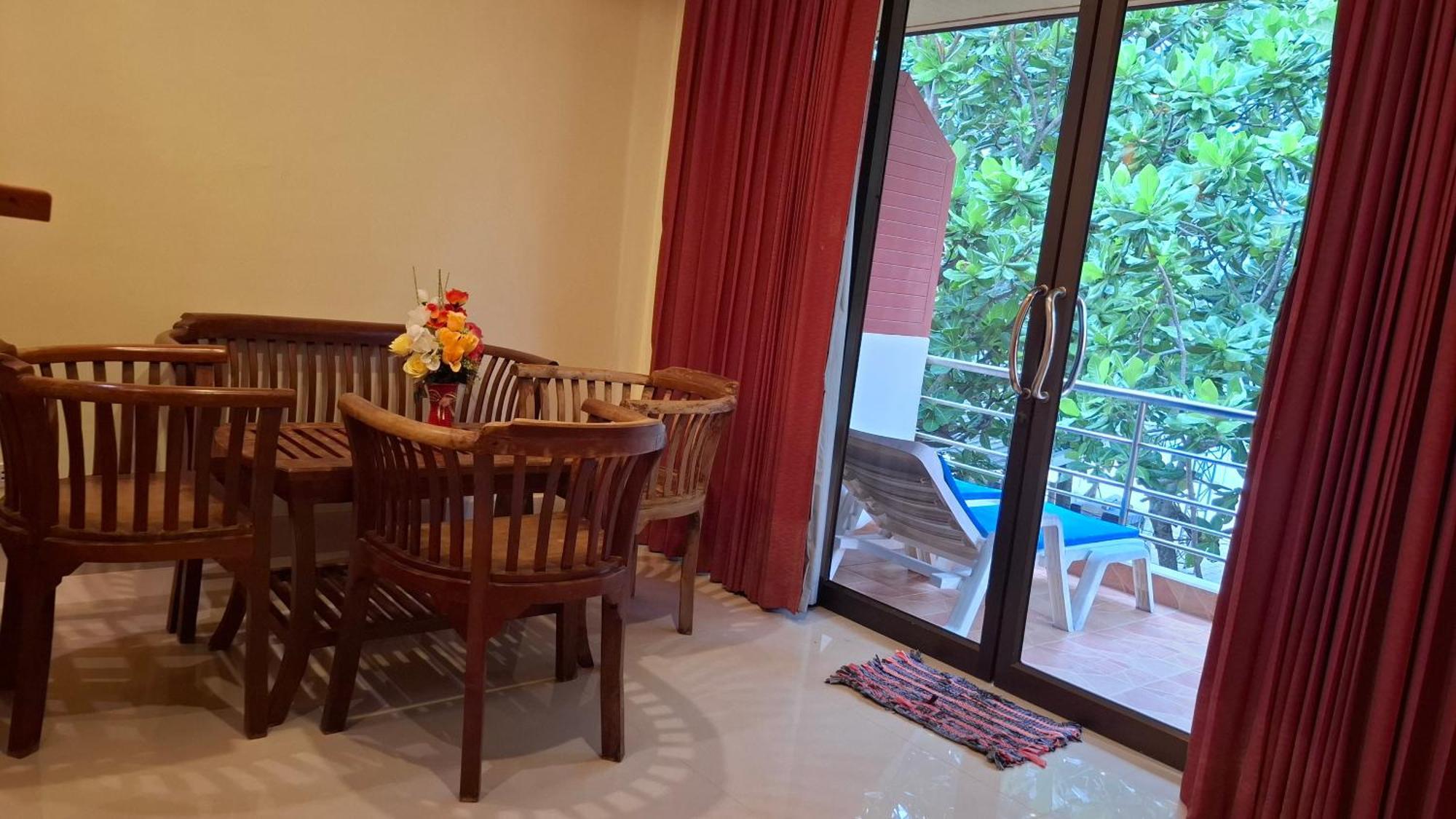Hotel Lanta Summer House 1