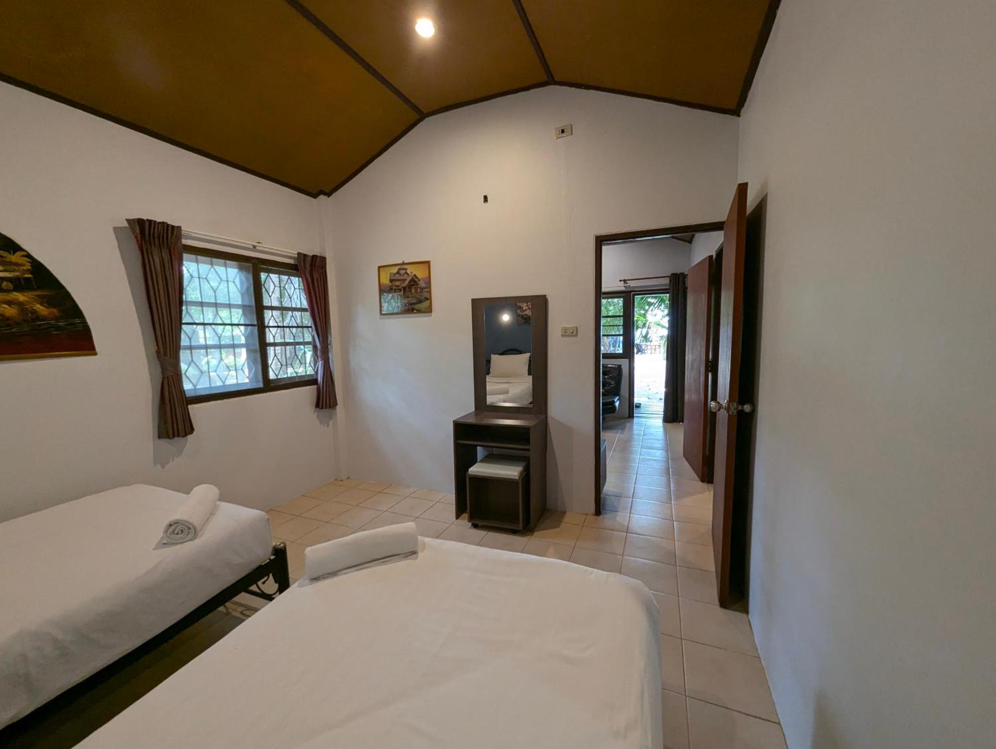 Moonhut Hotel Mae Nam