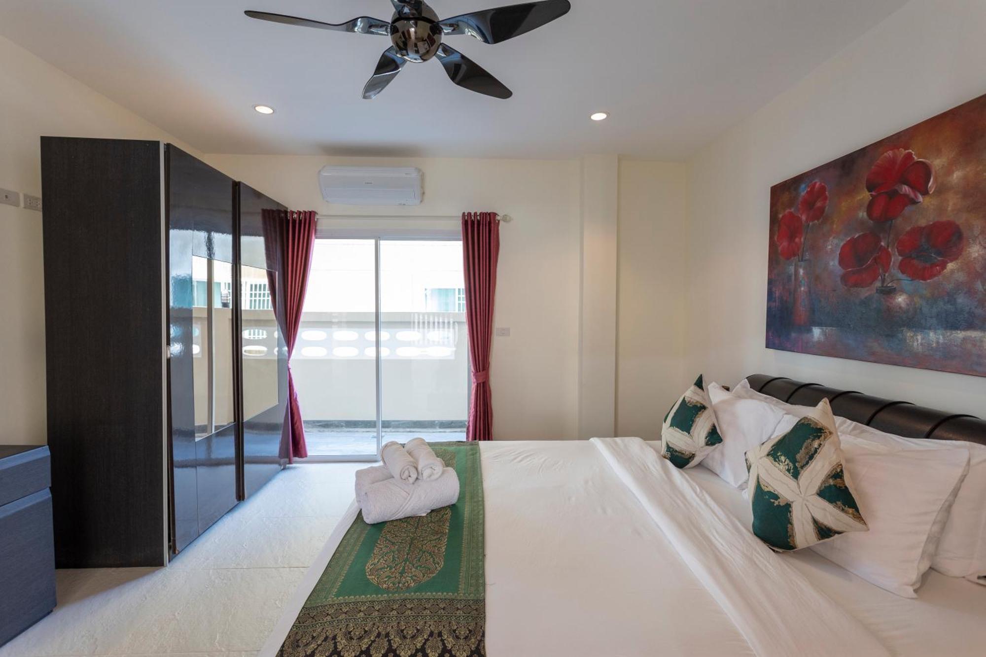 Villa Bliss: 4 Bedroom Haven