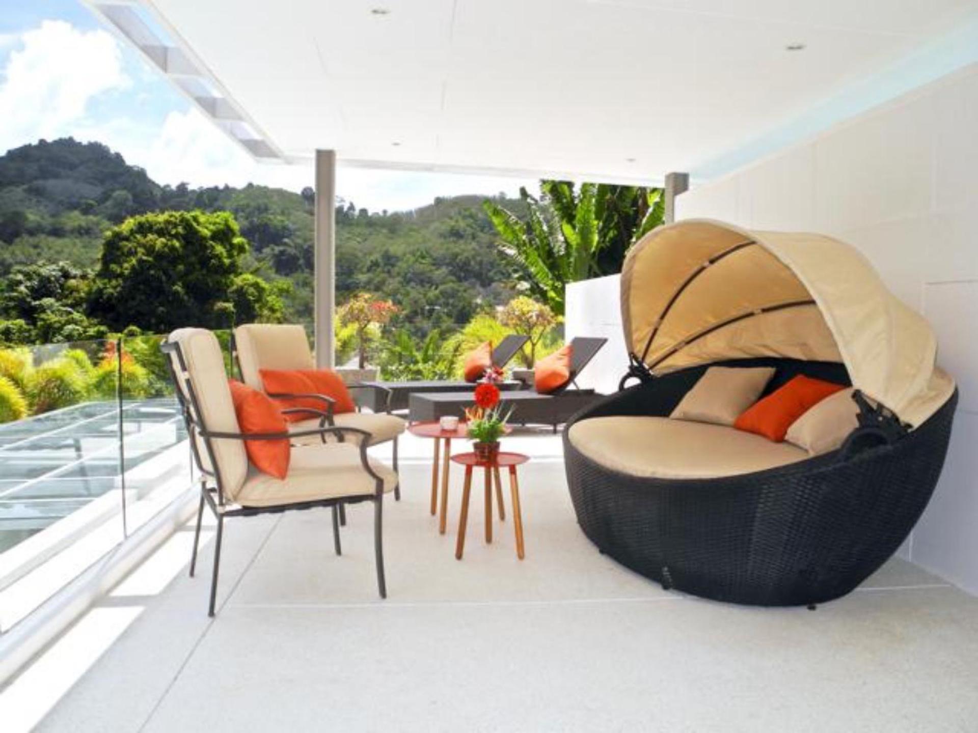 Skylight 2 Bedrooms In *