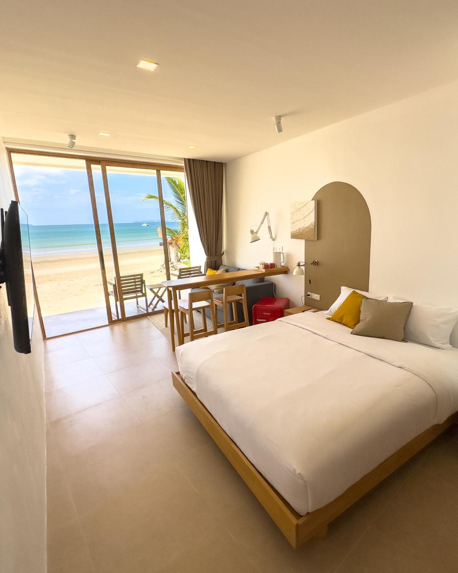 Lovelytheroom Bed & Breakfast *