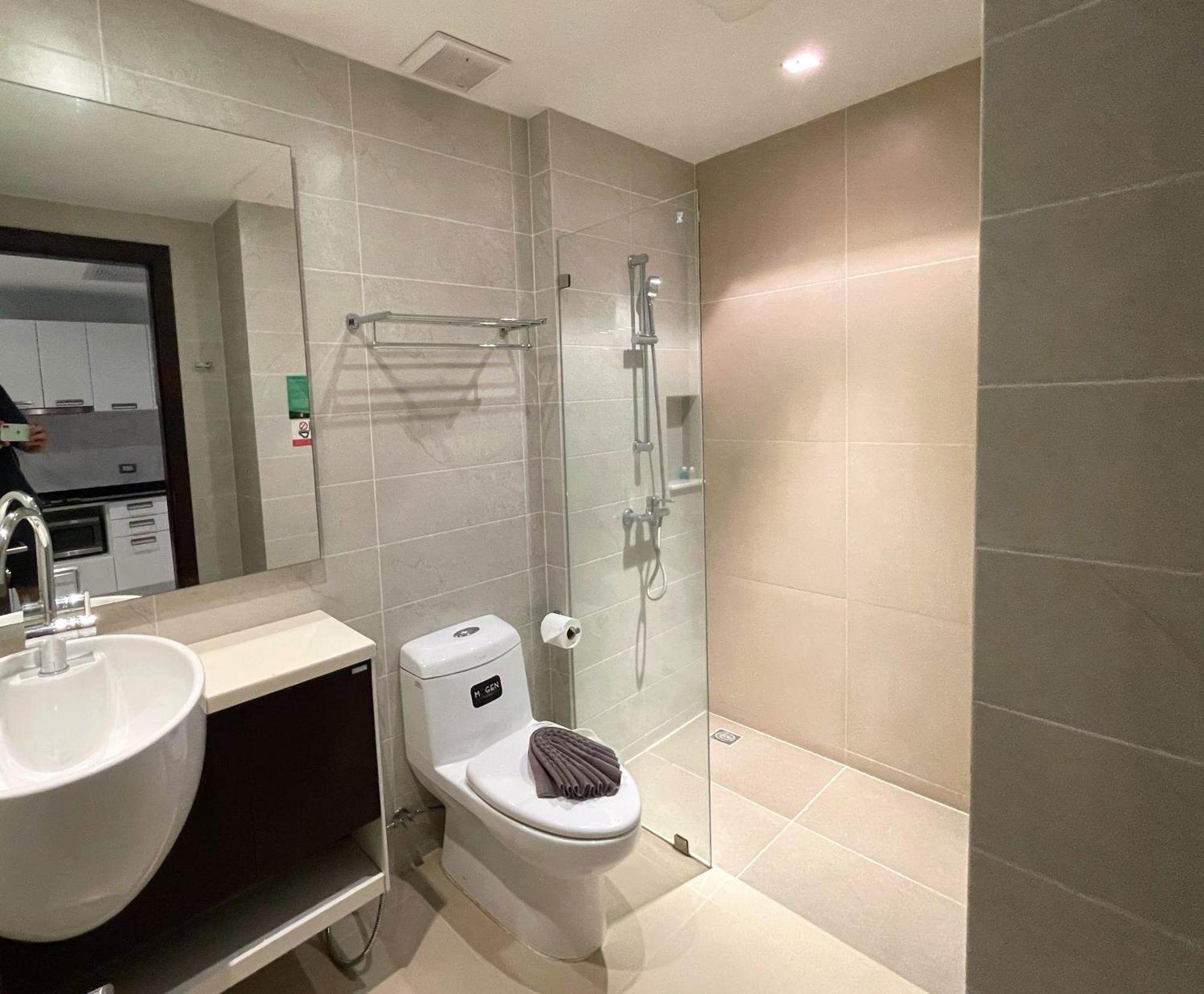 Private At Emerald Terrace Apartamento