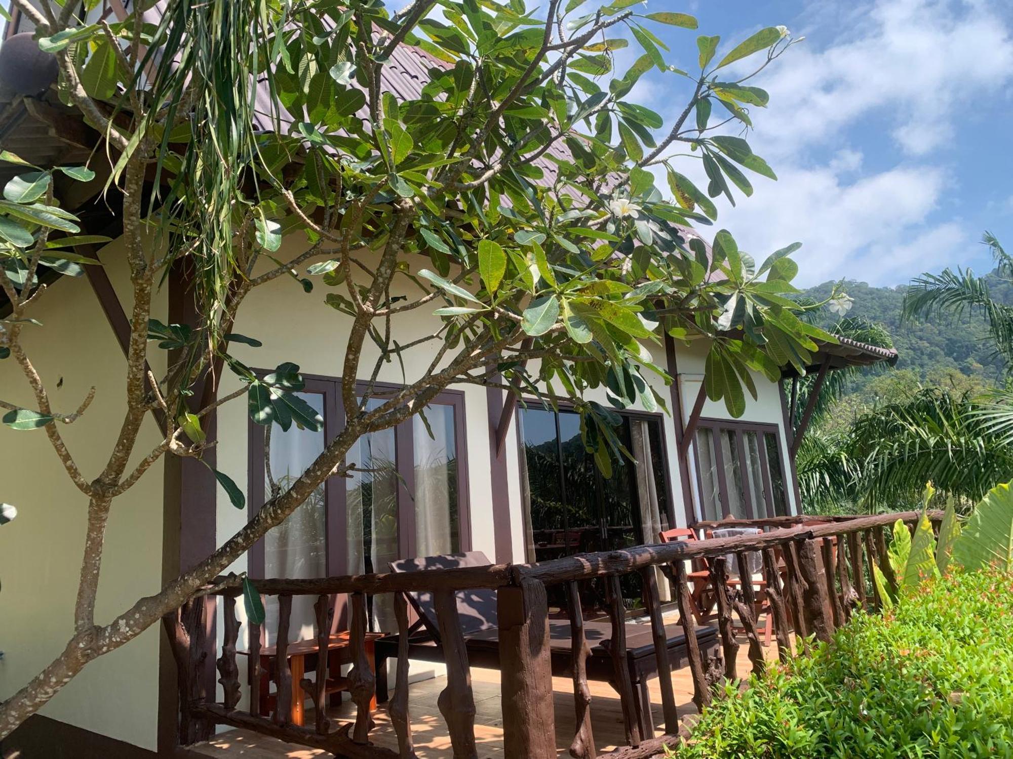 Guest house Phuchawee Lanta 3*