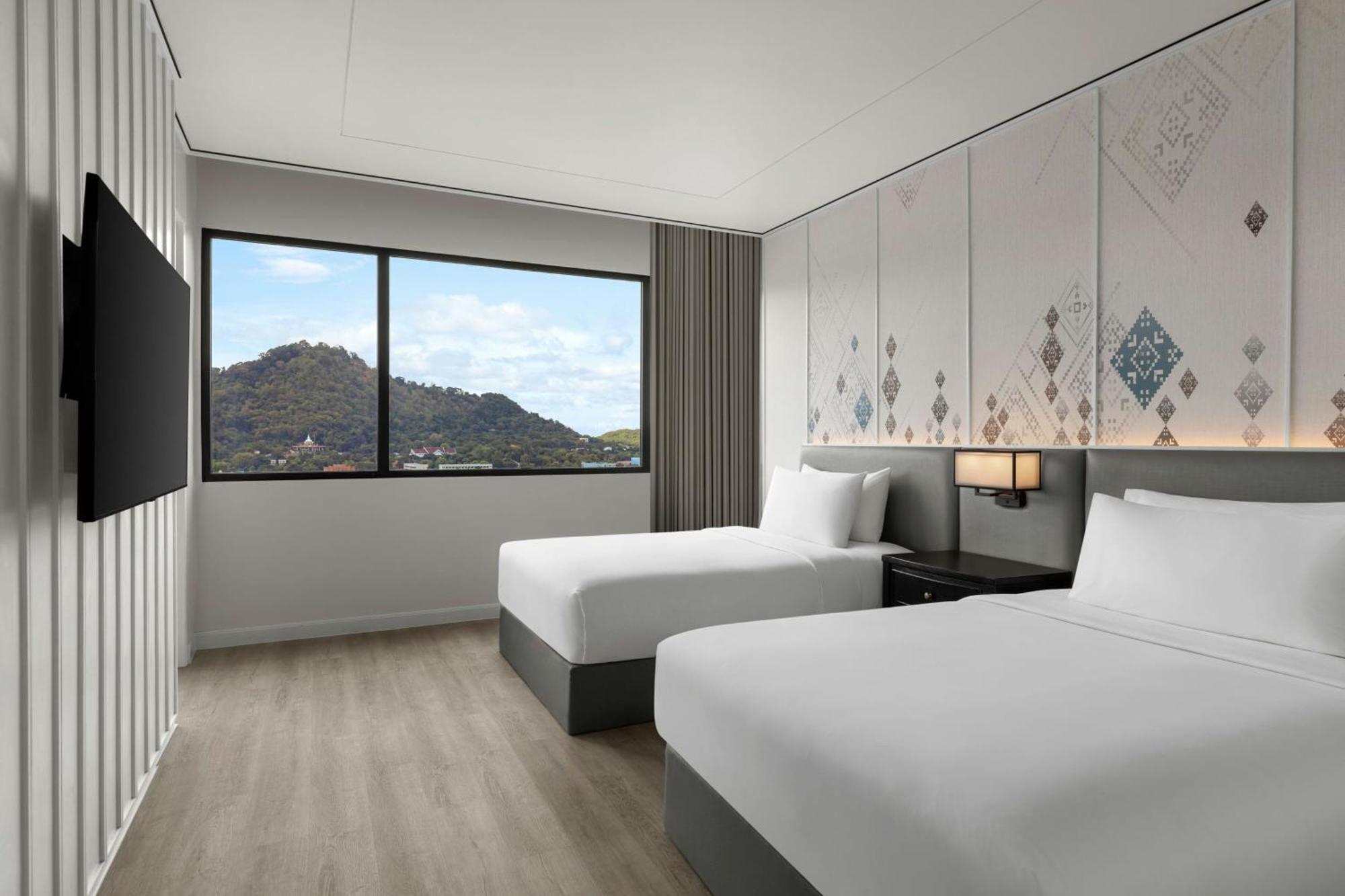 Courtyard By Marriott Town