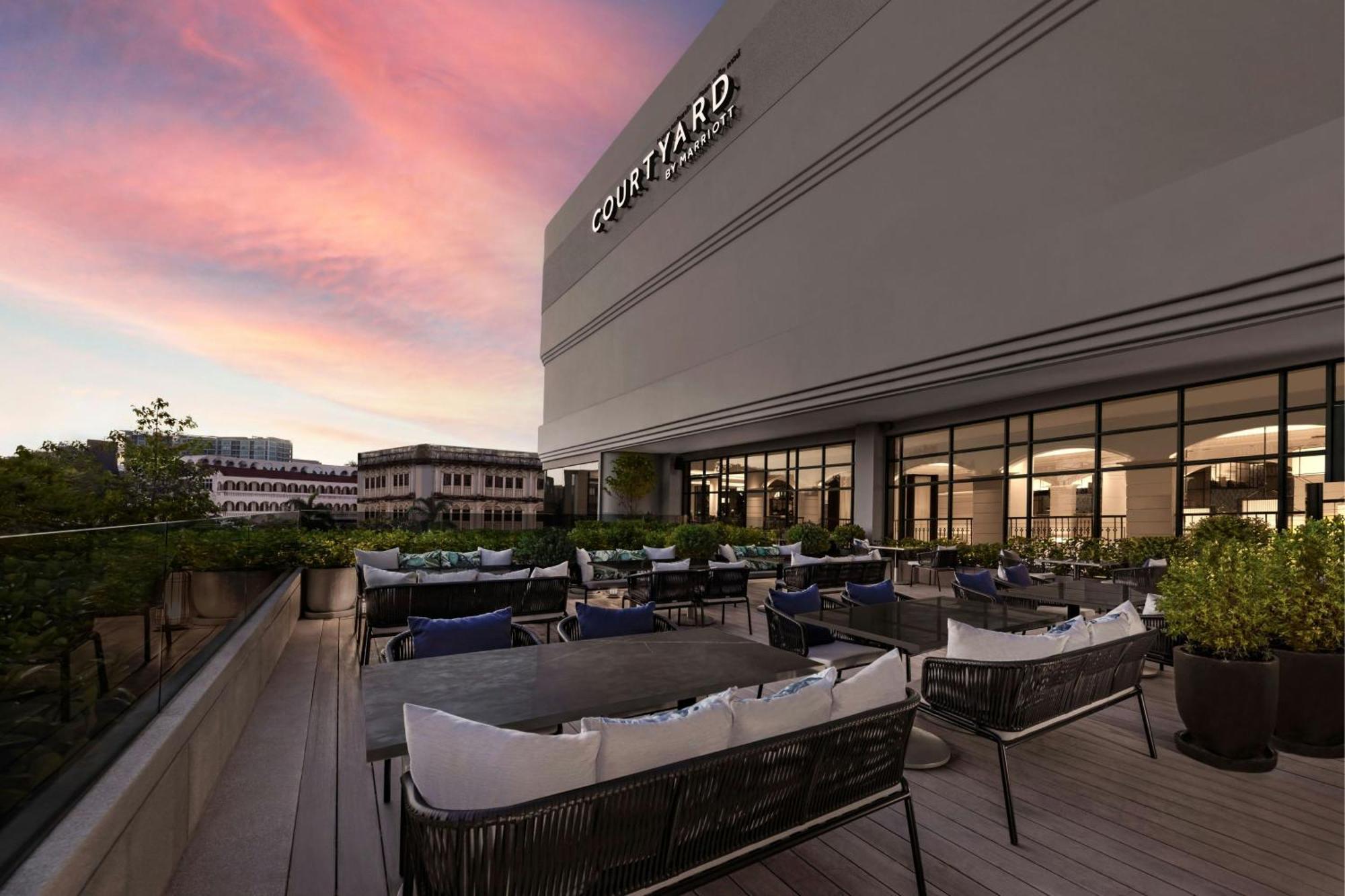 Hotel Courtyard By Marriott Town 4*