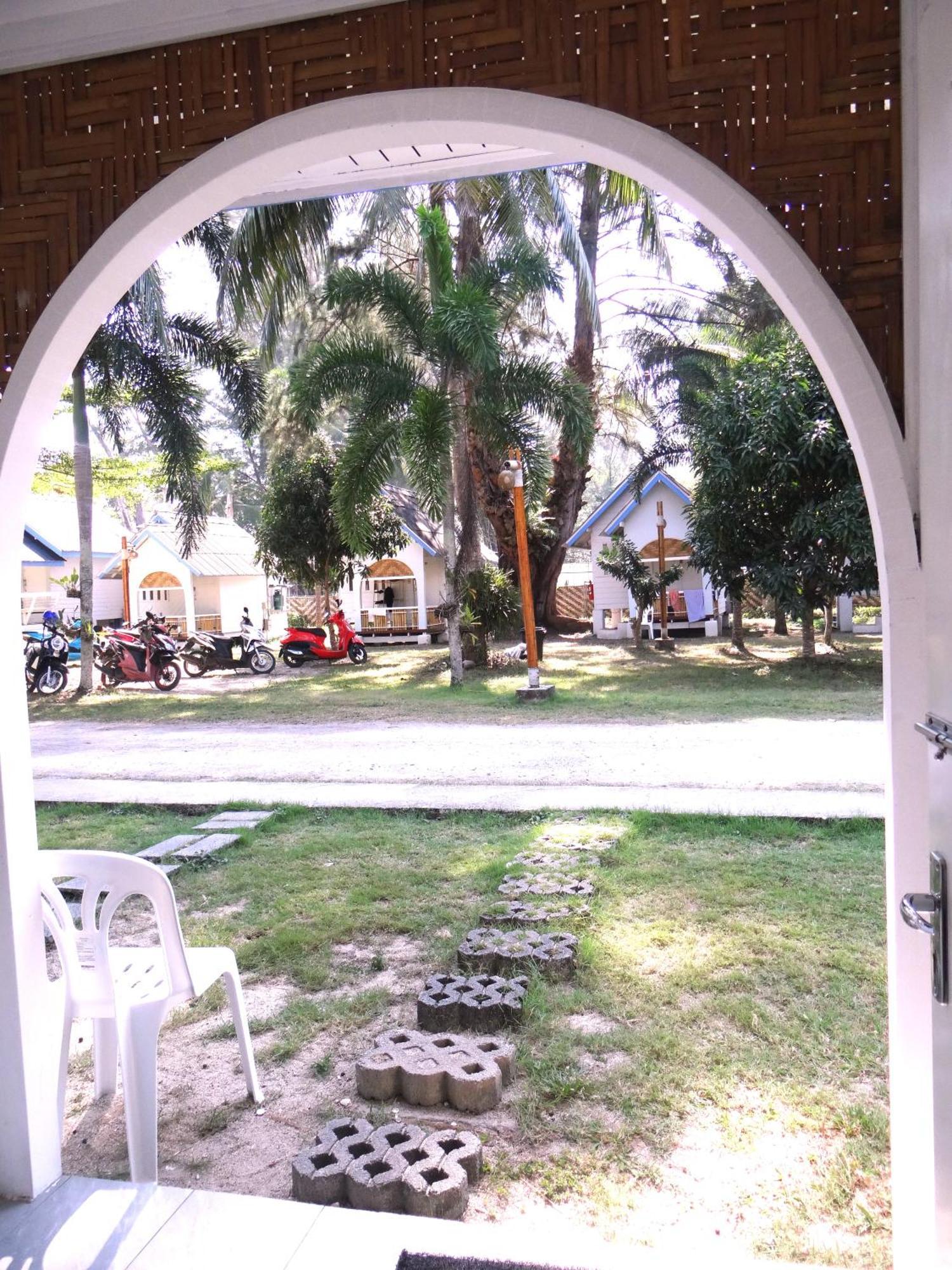 Pan Beachfront Krabi Resort 3*