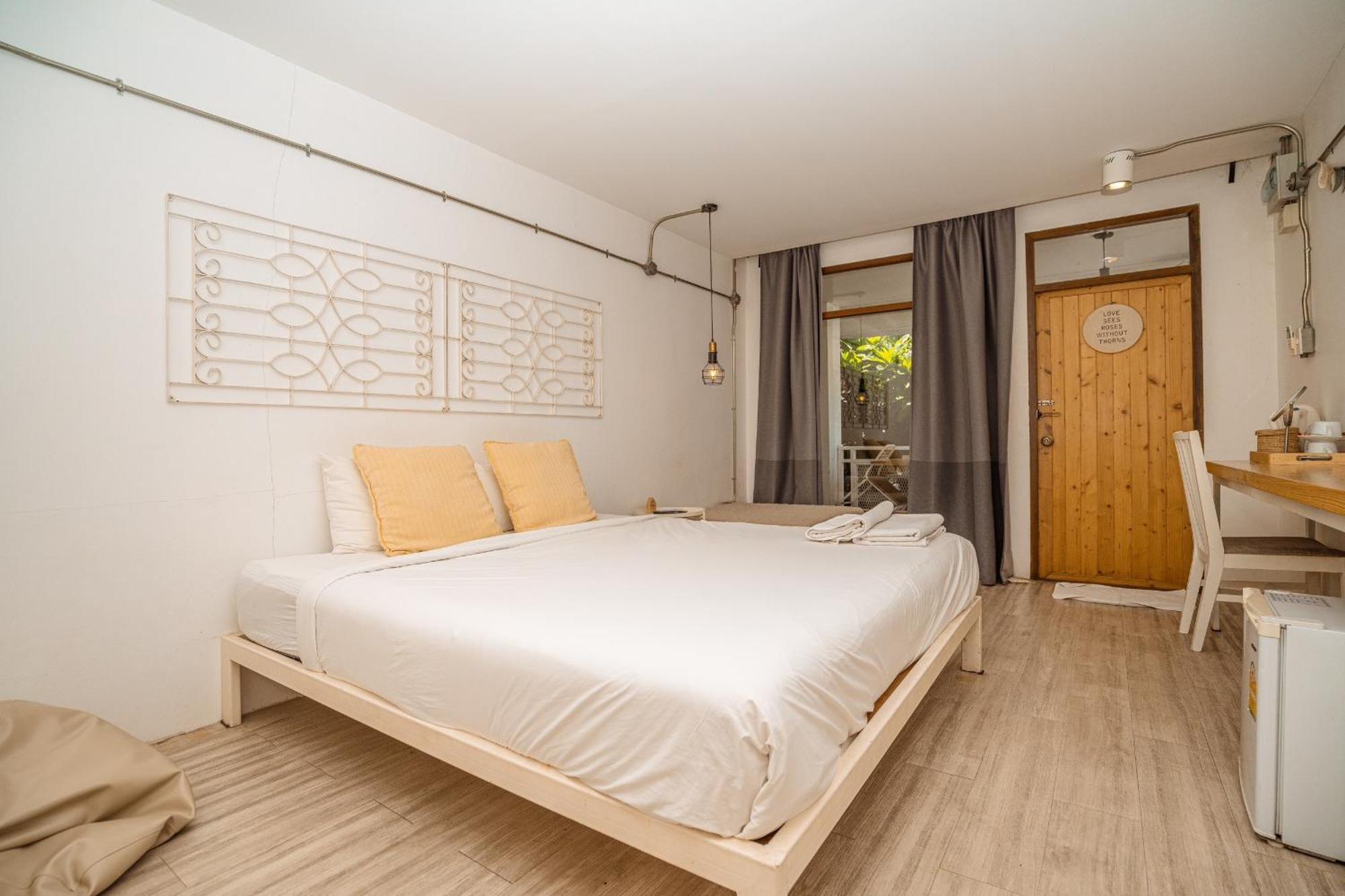 Baan Rinrak บ้านรินรักษ์ Resort Ko Lan